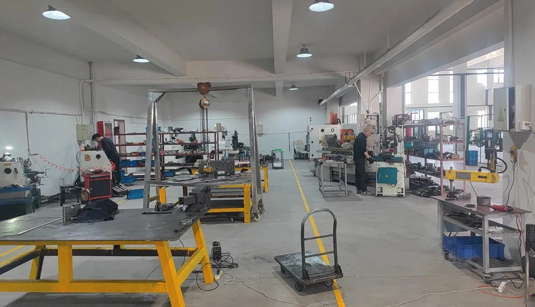 In the mold workshop, the master is machining and precision grinding the molds.