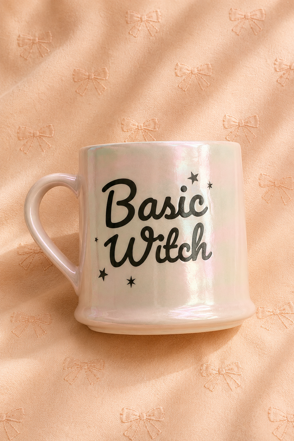 Basic Witch – skimrande keramikmugg