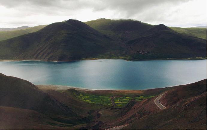 Yamdrok Lake