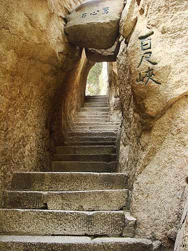 Adventure tour to Mount Huashan 