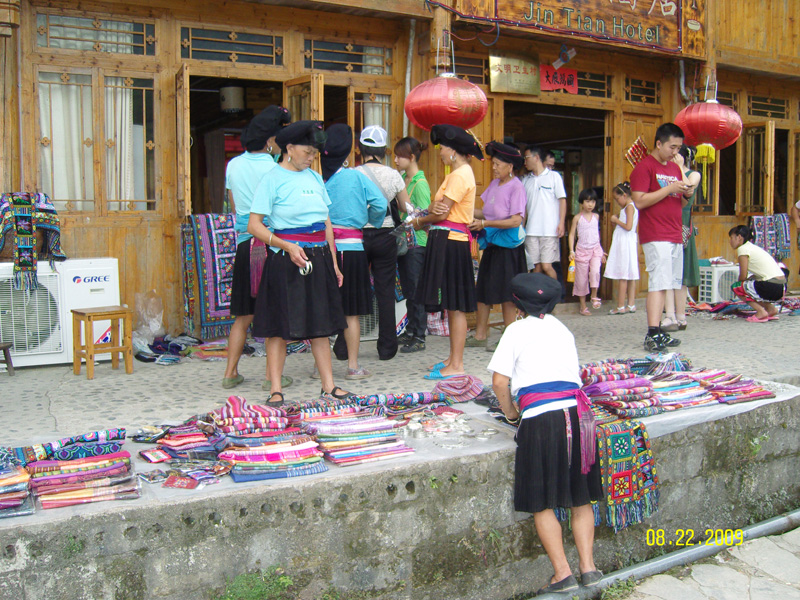 Hiking along Terraced Rice Paddy Longji-2