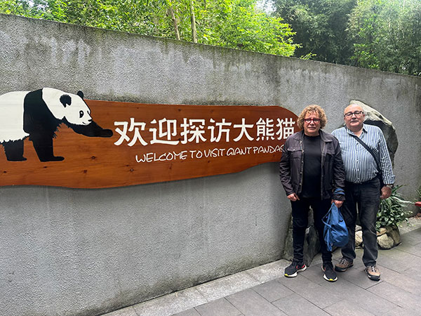 TCT clients visit giant panda