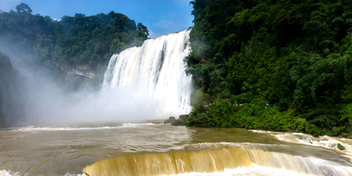 Huangguuoshu Waterfall