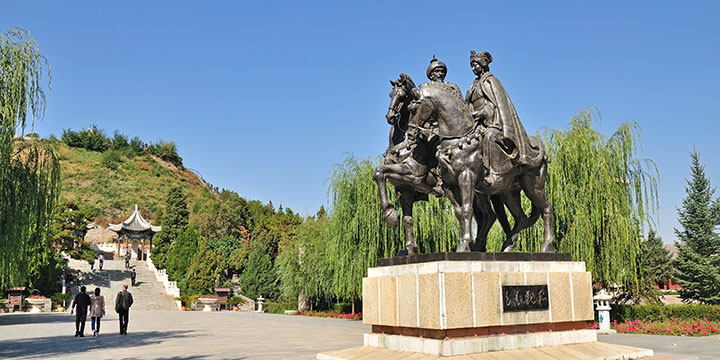 Zhaojun Tomb