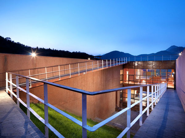 Commune by the Great Wall