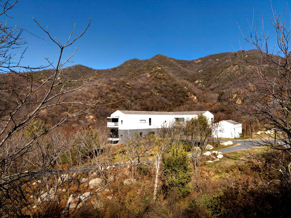 Commune by the Great Wall