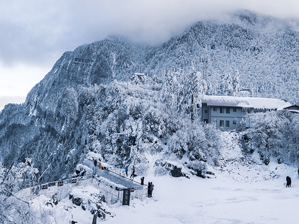 how to plan a trip to Mount Emei from Chengdu