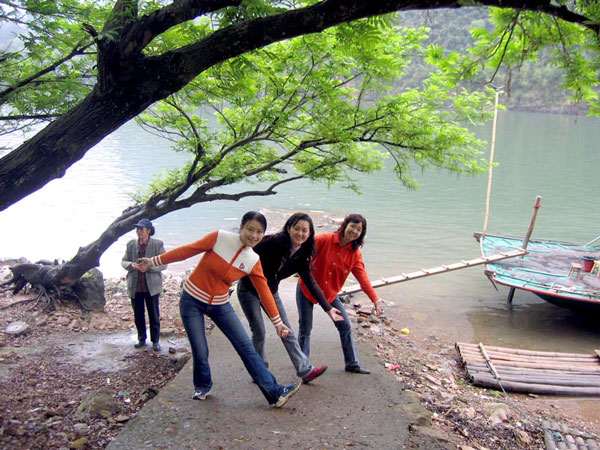 Hiking along Li River