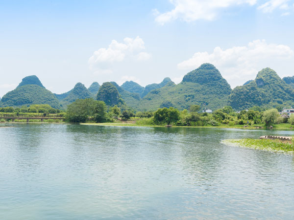 women travel in China