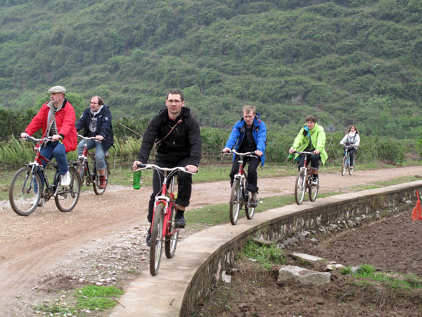 /pic/city/guilin/clients/tct-clients-yangshuo-biking-07.jpg