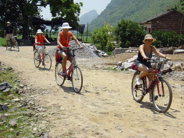 /pic/city/guilin/clients/tct-clients-yangshuo-biking-08.jpg