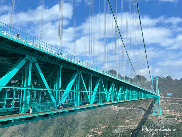 Huajiang Canyon Bridge: Tallest Bridge in the World