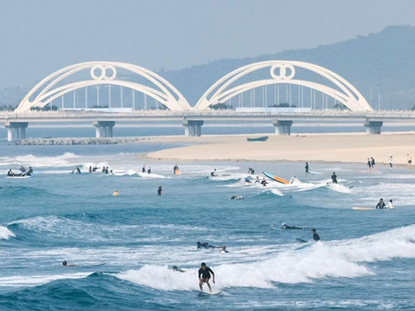 Riyue Bay in Wanning