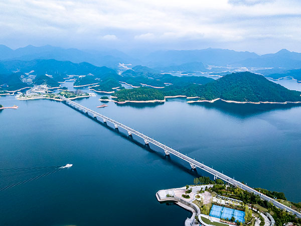Thousand-islet Lake