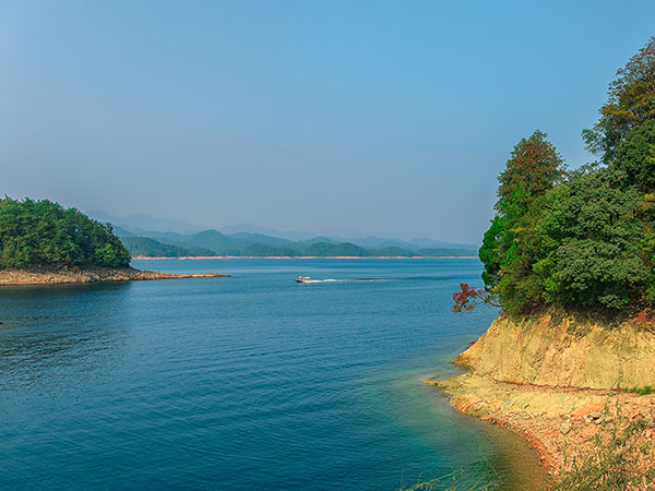 Thousand-islet Lake