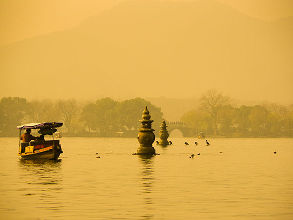/pic/city/hangzhou/attractions/three-pools-mirroring-the-moon-01.jpg
