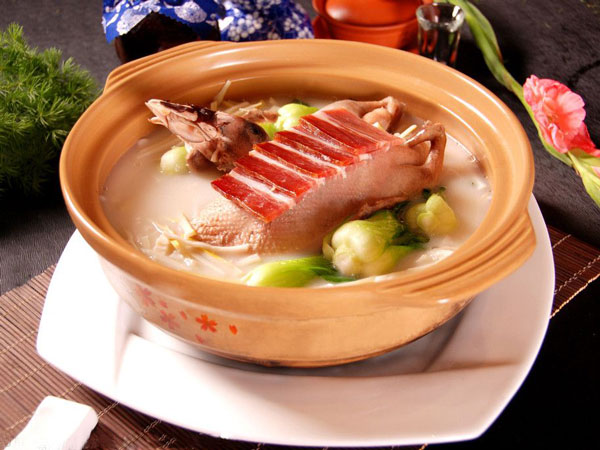 hangzhou duck soup with dried bamboo shoots