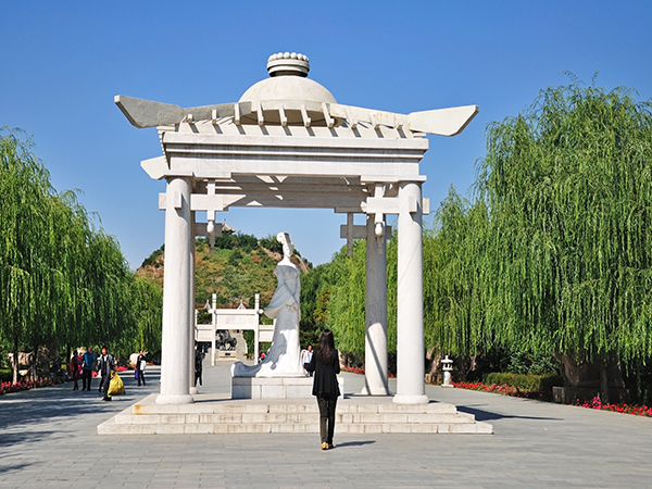 Zhaojun Tomb