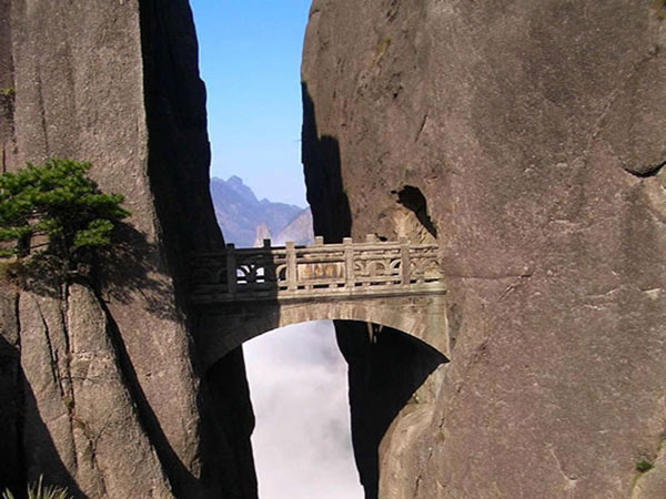 /pic/city/huangshan/attractions/Grand-Canyon-of-Xihai-02.jpg
