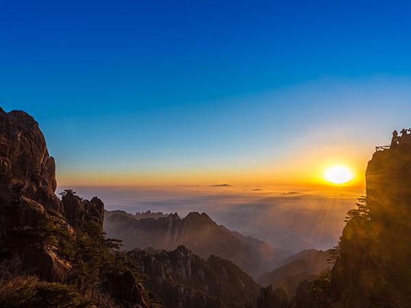 /pic/city/huangshan/attractions/Mt-Huangshan-25.jpg