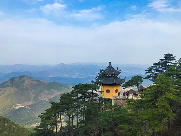 /pic/city/huangshan/attractions/jiuhua-mountain-07.jpg