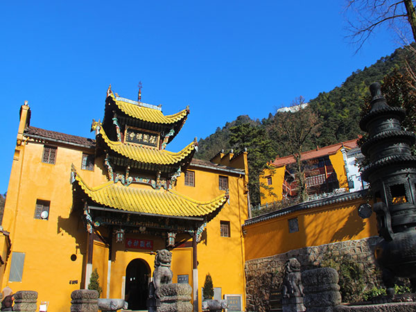 /pic/city/huangshan/attractions/jiuhua-mountain-09.jpg