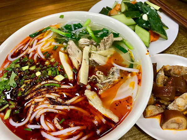 Guo Qiao Mi Xian (Bridge-crossing Noodle)