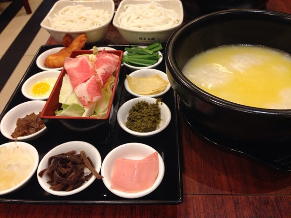 popular food in Yunnan-Bridge Crossing Noodle