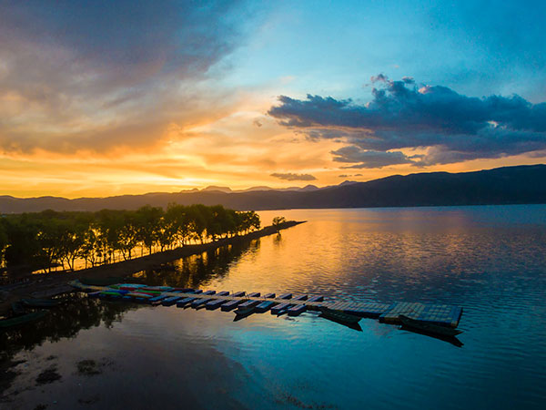 Lashi Lake