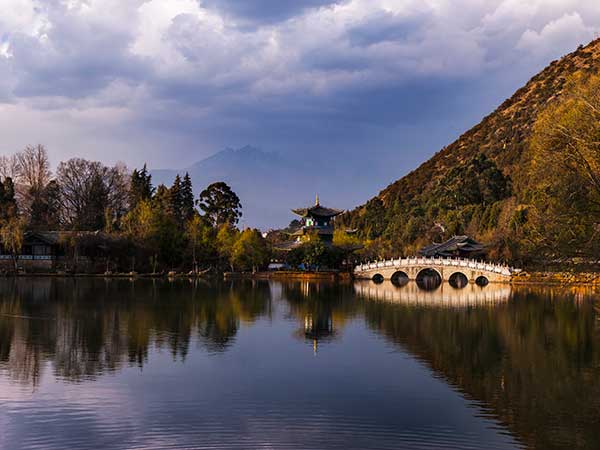 /pic/city/lijiang/attractions/lijiang-black-dragon-pool-07.jpg
