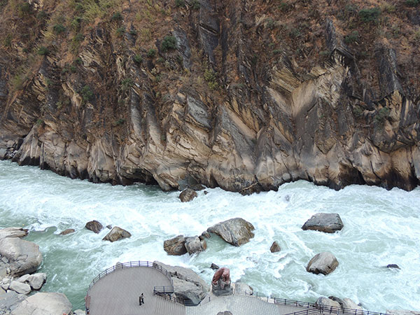 best time to visit lijiang - tiger leaping gorge hiking
