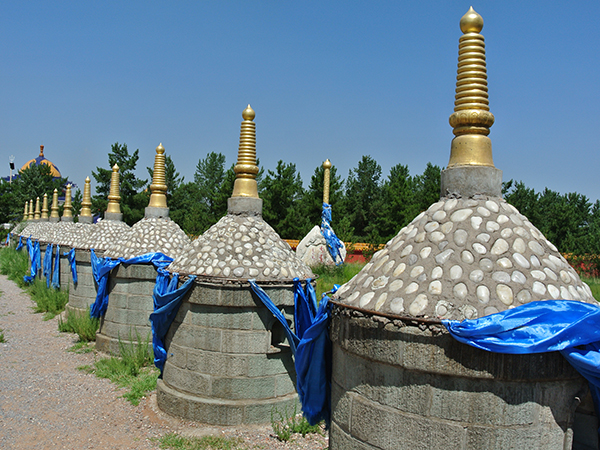 /pic/city/ordos/attractions/Mausoleum-of-Genghis-Khan-2.jpg
