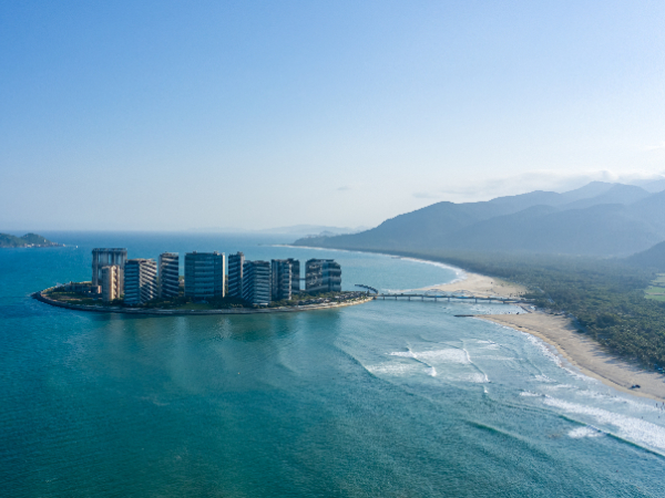 /pic/city/sanya/attractions/wanning-sun-and-moon-bay-buildings-02.jpg