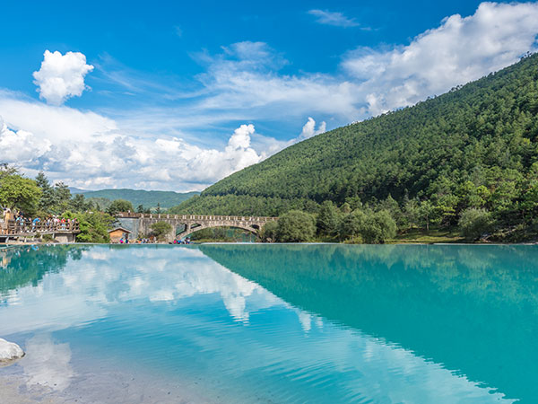 Blue Moon Valley (Shika Snow Mountain)