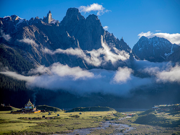 Amazing G318: 10 Days Sichuan Tibet Epic Overland Tour in Small Group