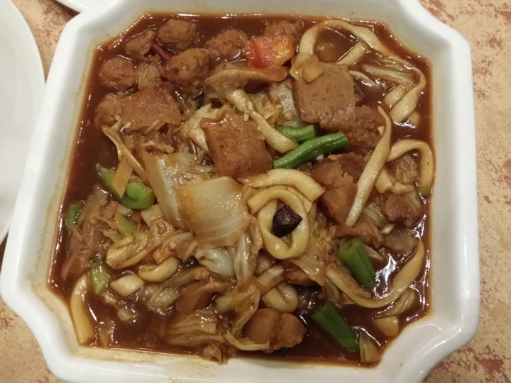 Shanxi braised meat with vegetables and noodles