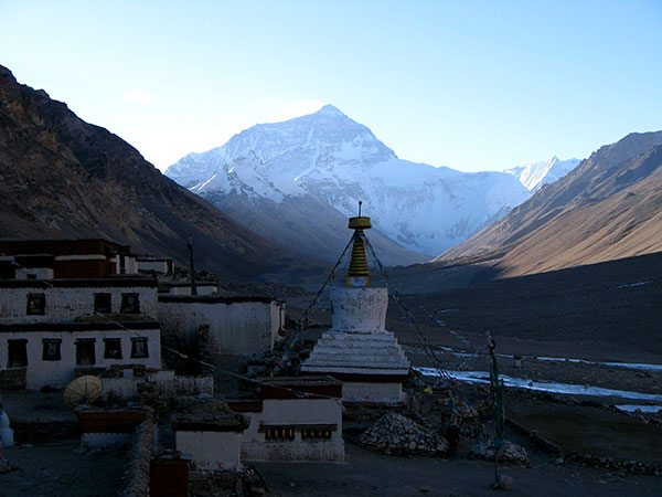 /pic/city/tibet/shigatse/attractions/Rongbuk-Monastery-2.jpg