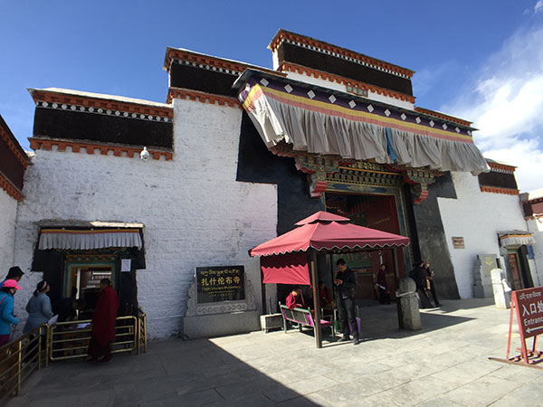 Famous Landmarks in Tibet - Tashilumpu Monastery