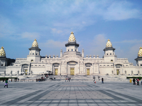 Lingshan Buddhist Palace