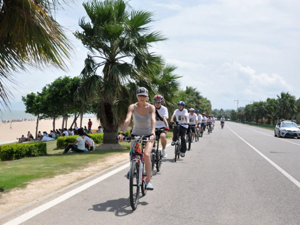 Cycling along Island Ring Road