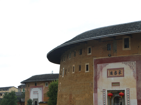 /pic/city/xiamen/attractions/hakka-tulou-in-yongding-chengqilou-03.jpg