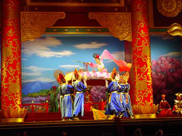 China's Premier Cultural Entertainment Theatre Resturant in Xi'an China's Premier Cultural Entertainment Theatre Resturant