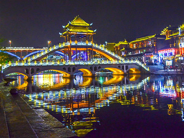 how to plan a trip to Fenghuang Ancient Town