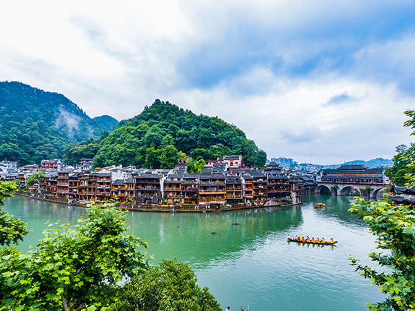 how to plan a trip to Fenghuang Ancient Town