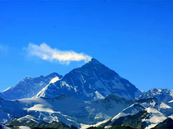 mt everest banner cloud mt everest banner cloud