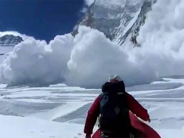 Snow Crash on mt. Everest Snow Crash on mt. Everest