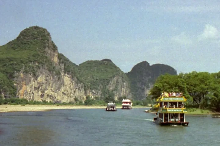 Li River scenery surrounded by Guilin karst mountains