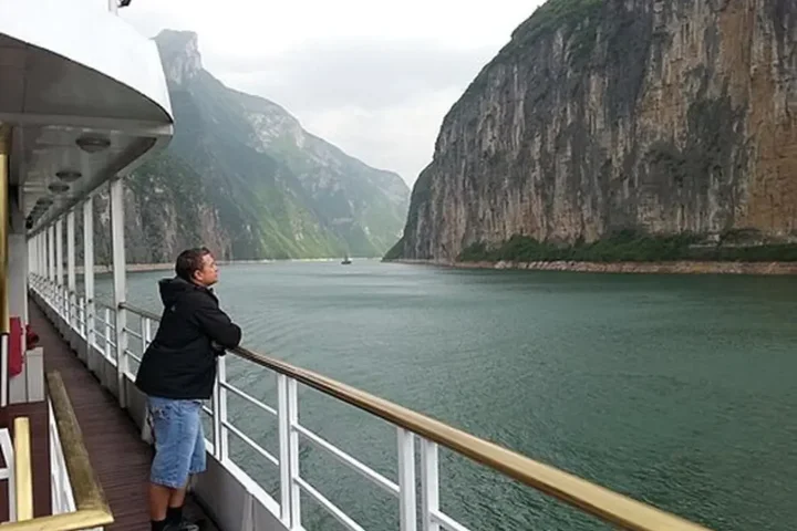 Yangtze River cruise through the Three Gorges